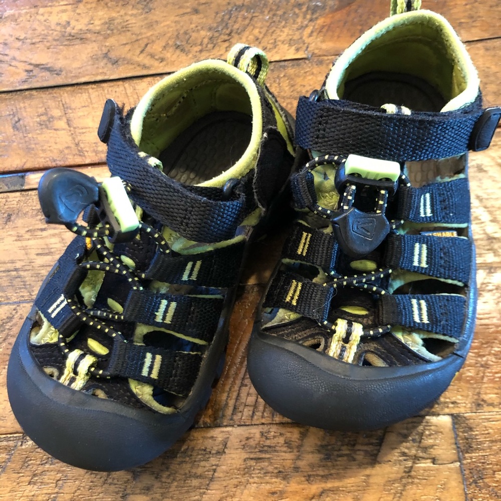 Keens toddler size 8